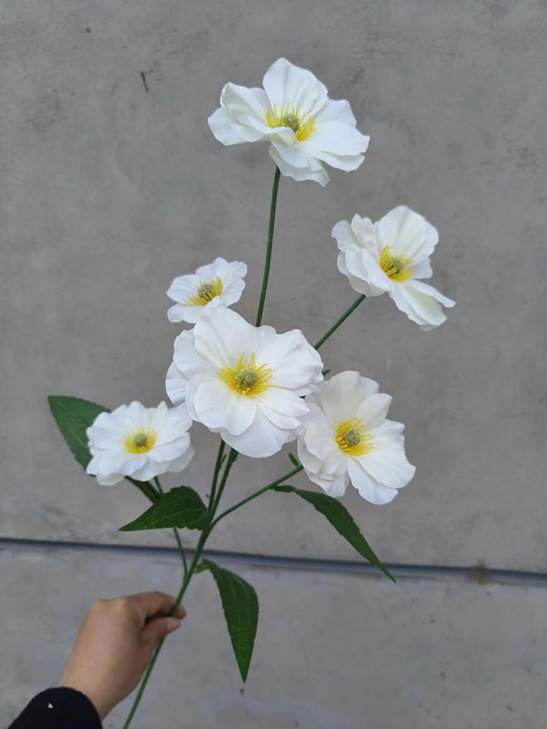 Weiße Hochzeitskapelle Decke Seidenblumen-Dekoration & Gangläufer