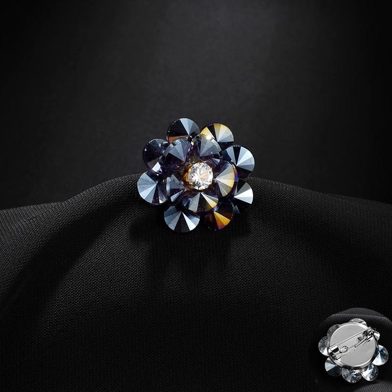 

High-end Camellia Neckline Anti-glare Brooch Crystal Brooch
