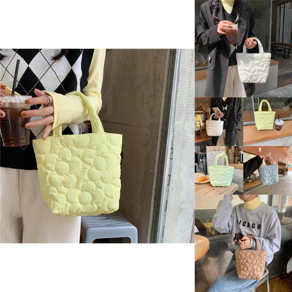 Стильна стьобана сумка-тоут для перекусів та дитячих речей. Ідеально для щоденного використання мамою.