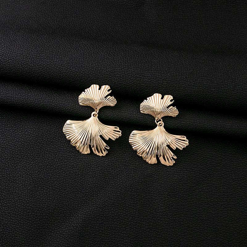 Exquisite Retro Leaf & Butterfly Ginkgo Gold Earrings: Luxurious Statement Piece