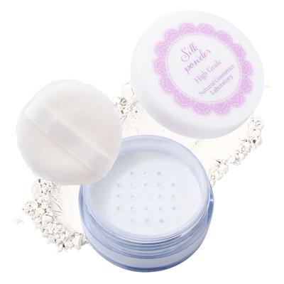 Naturkosmetiklabor Seidenpuder, Hochwertig, 100% Seide, Hergestellt in Japan, Gesichtspuder, Loses Puder-Make-up, 7g, Dose mit Puderquaste