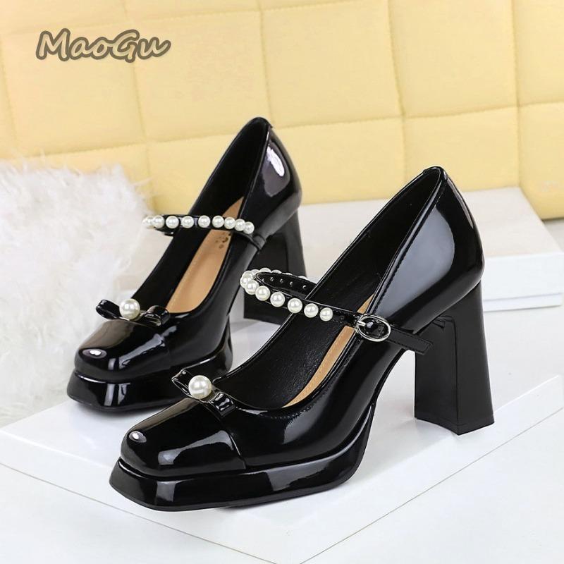 Fashion Luxury Patent Leather Chunky Heeled Mary Jane Shoes Women String Bead Straps Dress Shoes Fashion Platform Buckle Pumps Elegant