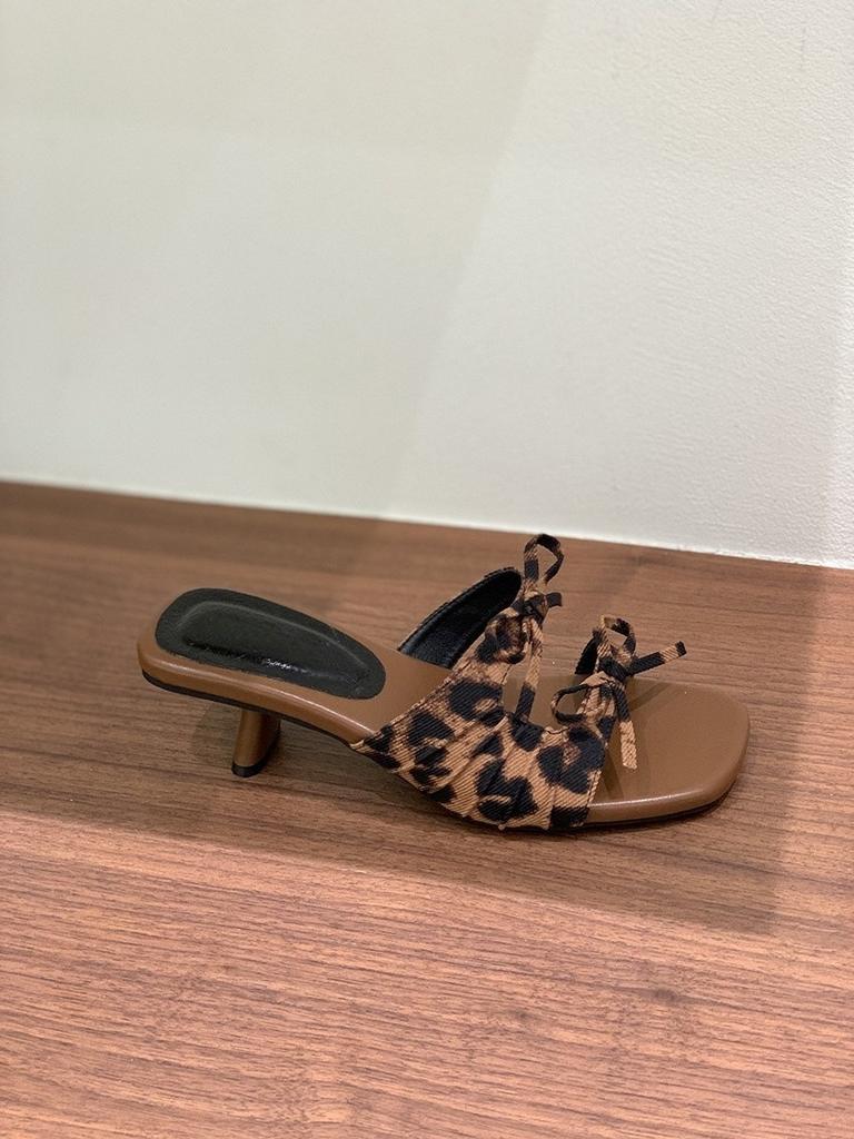 Hausschuhe mit hohen Absätzen Damen Oberbekleidung Sommer neu Französisch Retro sanfte Schleife mit Rock Sandalen schönes Temperament Sandalen