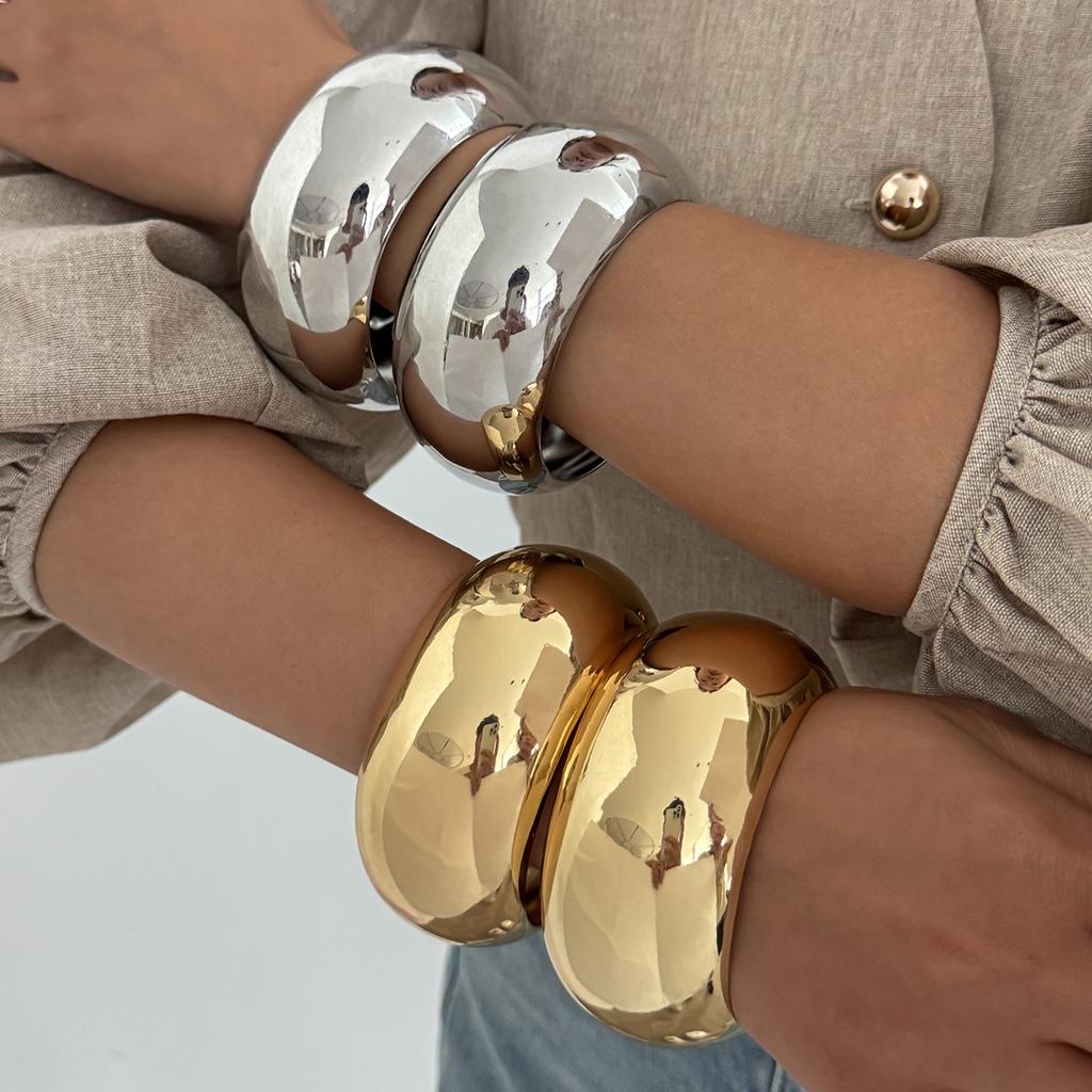 Exaggerated Wind Metal Glossy Wide Edition Bracelet Women'S, Fashion Geometric Curved Round Bracelet Bracelet