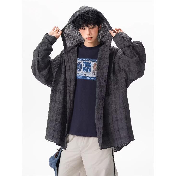 

Повседневная клетчатая рубашка с капюшоном от солнца Мужская летняя новинка Старшая пузырчатая пряжа Легкая дышащая свободная куртка Прилив 3XL темно-серого