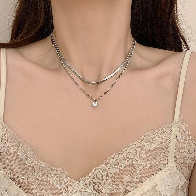 

Light Luxury Single Zircon Pendant Necklaces for Women Girls New Niche Snake Bone Collarbone Necklaces Party Jewelry Accessories