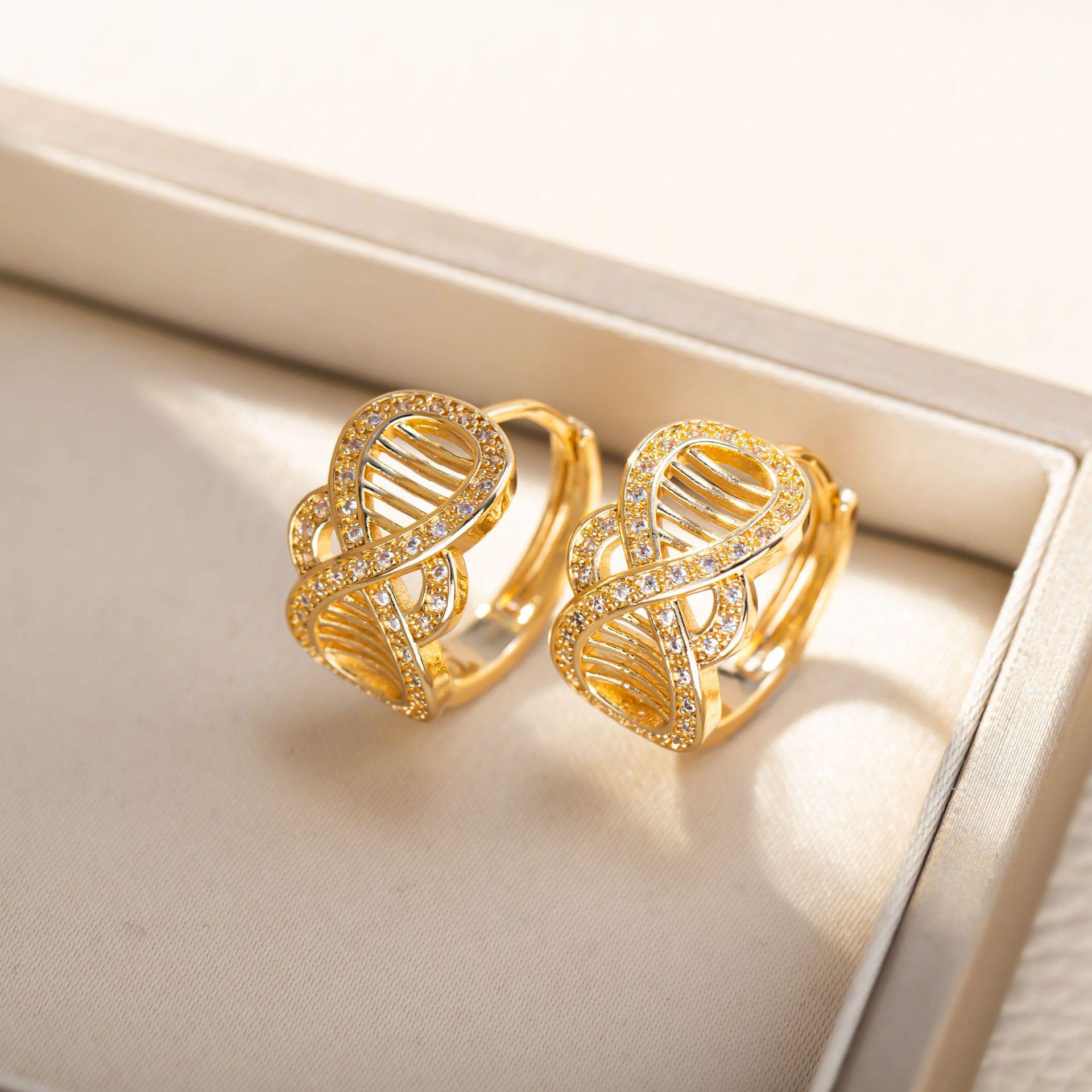 Korean Fashion Small Ear Cuffs: Women s Diamond Inlaid Earrings, Japanese Korean Style, Simple and Elegant Ear Jewelry for Girls