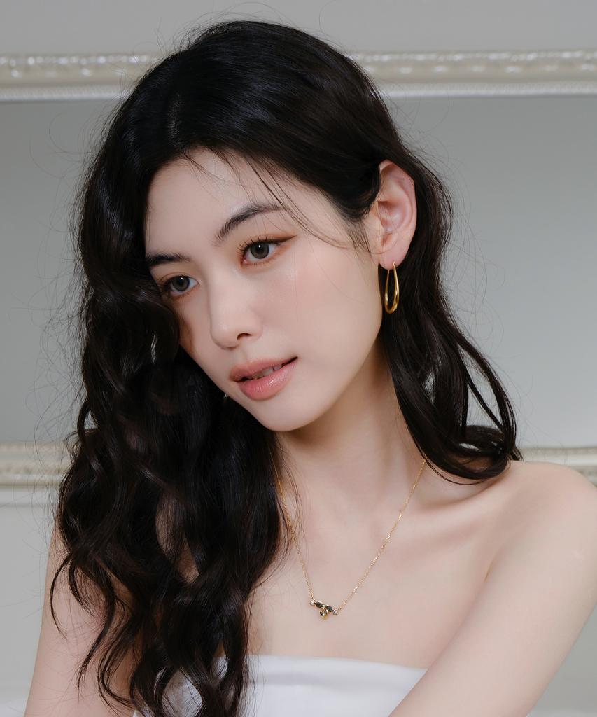 Reve Hoop Classic Oval Earrings_L