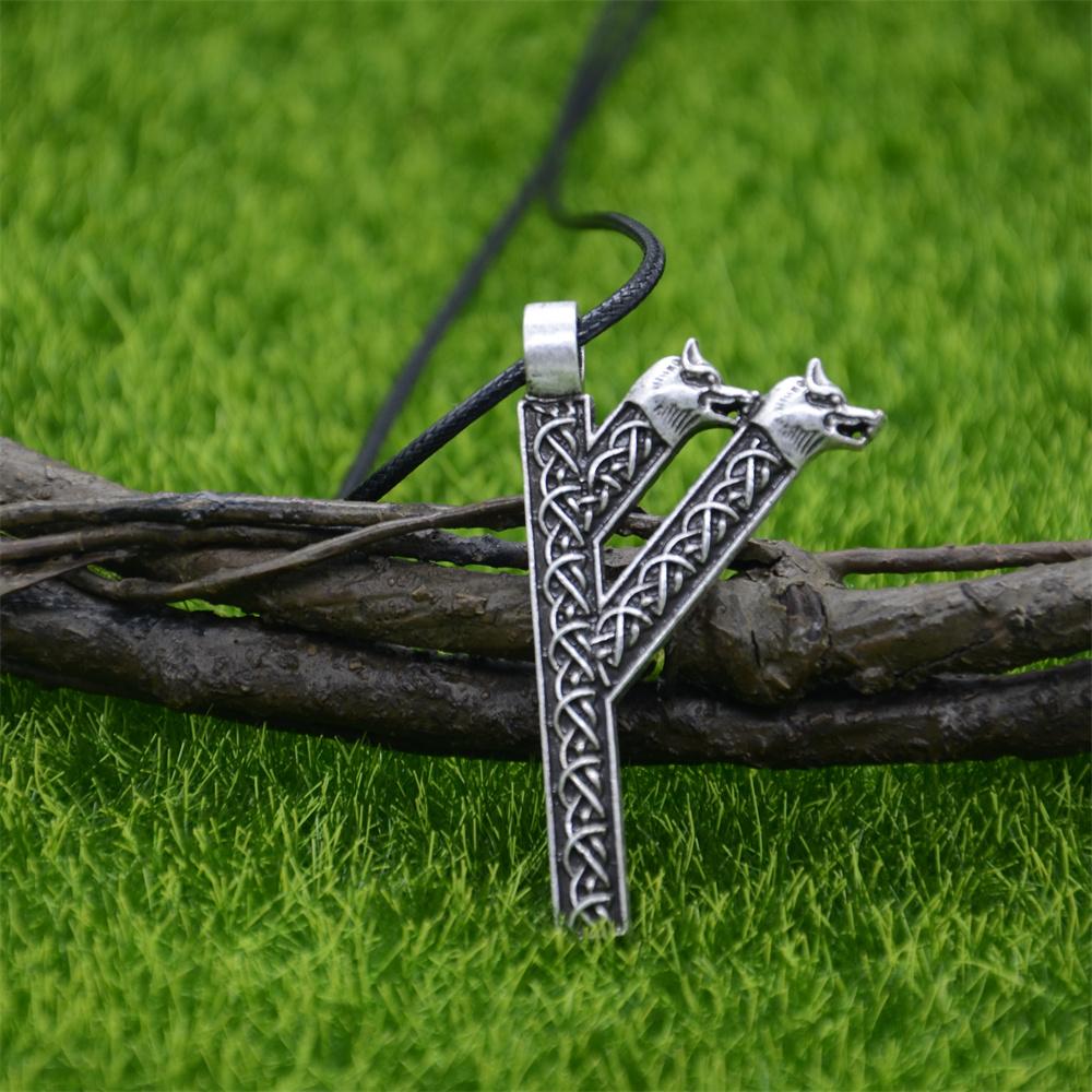 Viking Wolf Amulet Runen Rune Fehu Noorse Talisman Ketting voor Mannen met Ierse Knopen Gotische Sieraden