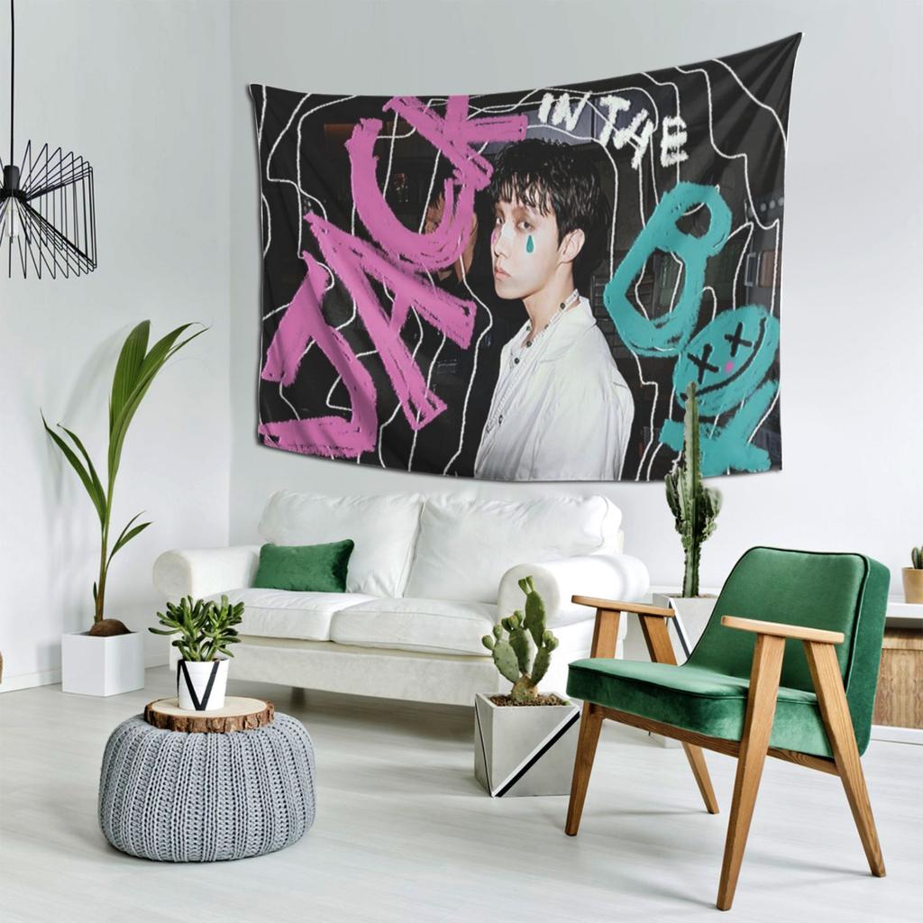 Vibrant Pop Culture Tapestry  Celebrate Iconic Musician with Bold Graffiti Art  Perfect for Bedroom Living Room Decor