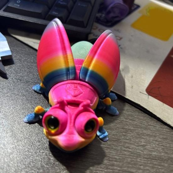 3D Printed Firefly Ornament Cute Magnetic Firefly Figurine with Glow-in-the-dark Tail Colorful Firefly Refrigerator Magnet for Home Decor Fun Gift