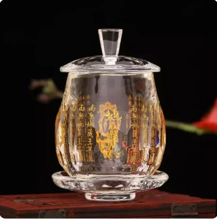 Fornitura d'acqua in cristallo cinese per templi buddisti domestici, tazze da offerta e coppe da vino davanti al Buddha Buddismo