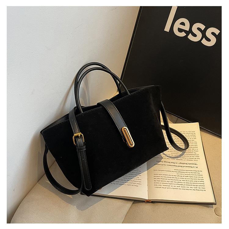 

Премиум текстура портативная большая женская сумка 2024 года новая универсальная сумка для поездок на работу корейская модная сумка-мессенджер чёрный