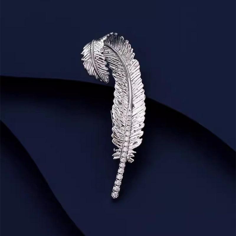 Court Style Retro Feather Brooch High-End Women'S Exquisite Versatile Corsage High-End Sense Pin Suit With Accessories
