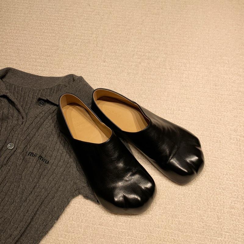 

Весна и осень 2025 новые туфли с кошачьими когтями персонализированные маленькие кожаные туфли женские личность милые jk ветер мягкая кожа один педаль плоские одинарные туфли 40 чёрный