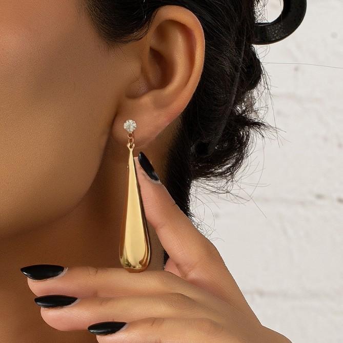 

Модные серьги-подвески для женщин золотой