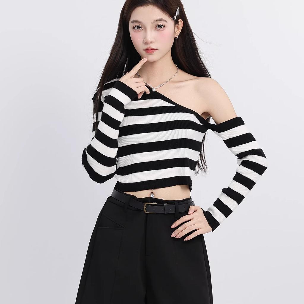 Retro Color-blocking Striped Off-the-shoulder Long-sleeved Knitted Sweater for Women's Autumn Base Layer, Slimming and Form-fitting Short Top