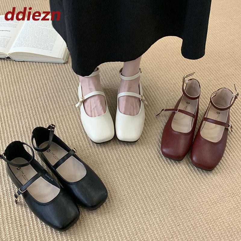 Fashion 2025 New Fashion Ankle Strap Ladies Mary Janes Flats Shoes Soft Female Square Toe Footwear Shallow Women Flats Lolita Shoes Lady