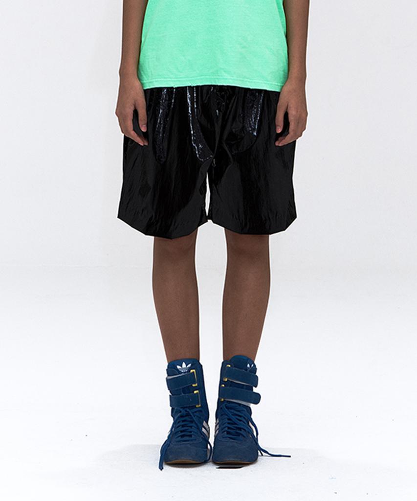ERER Box-Pleat Faux Leather Shorts Black