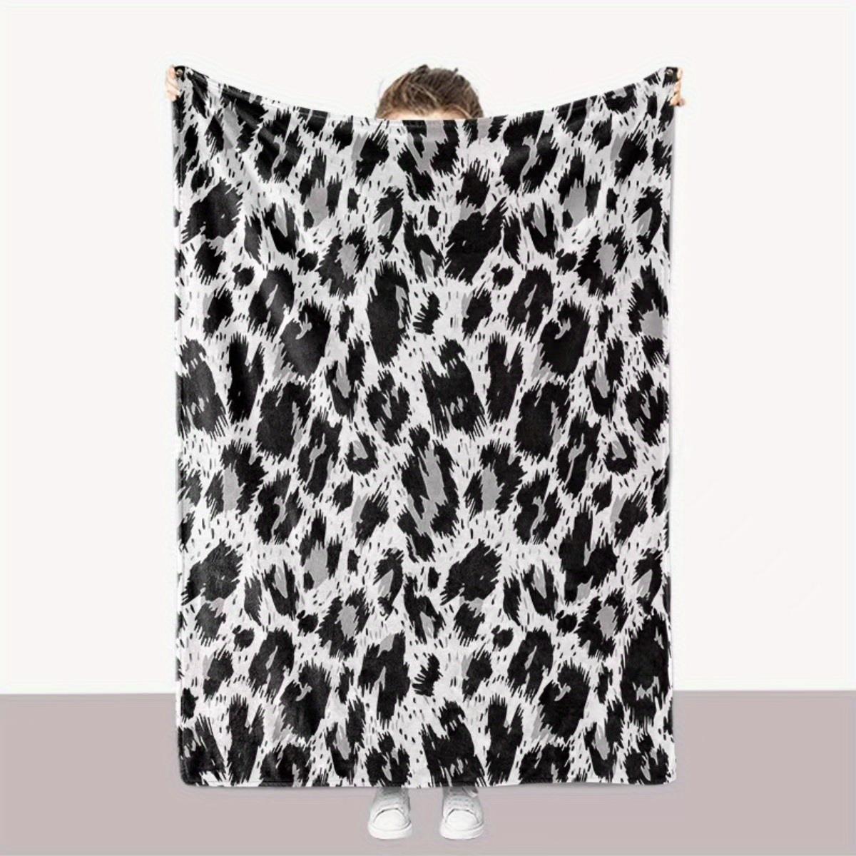 

Black white leopard print velvet blanket suitable for sofas beds offices animal pattern bedspread modern home decoration blanket 75x90cm