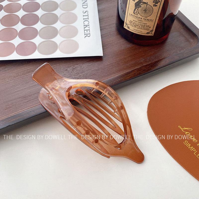 

Beautifully Crafted Retro Hair Claw Clip For Women Great For Elegant Updo Styles Brown11.3cm