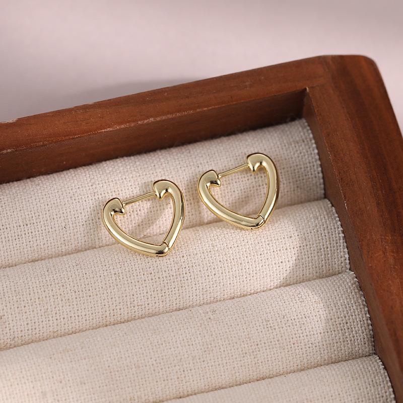 2025 new pearl ear buckle femininity elegant contrasting stud earrings jewelry simple versatile plain ring earrings