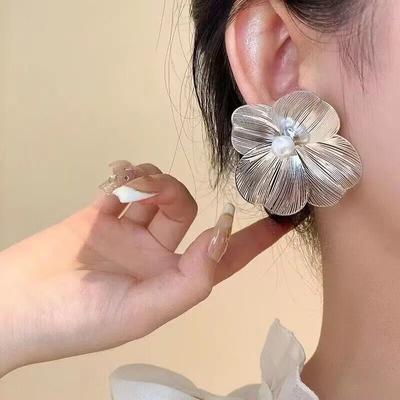 Retro Minimalistische Große Metall Blume Ohrringe Neue Übertrieben Unregelmäßige Stud Ohrringe Mode Ohrringe Für Frauen Schmuck Mädchen Geschenke