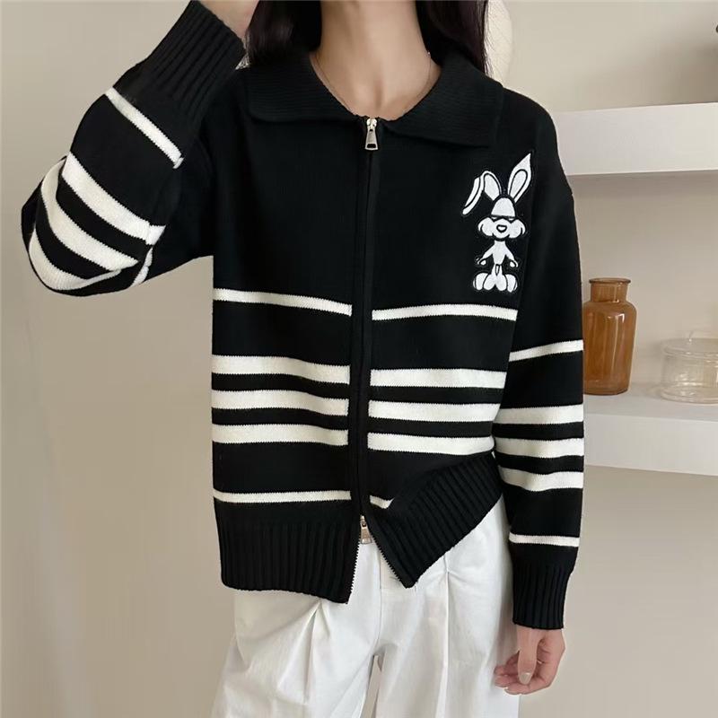 

Женский кардиган в корейском стиле, вязаный, в полоску, с мультяшным кроликом, на двойной молнии Small чёрный