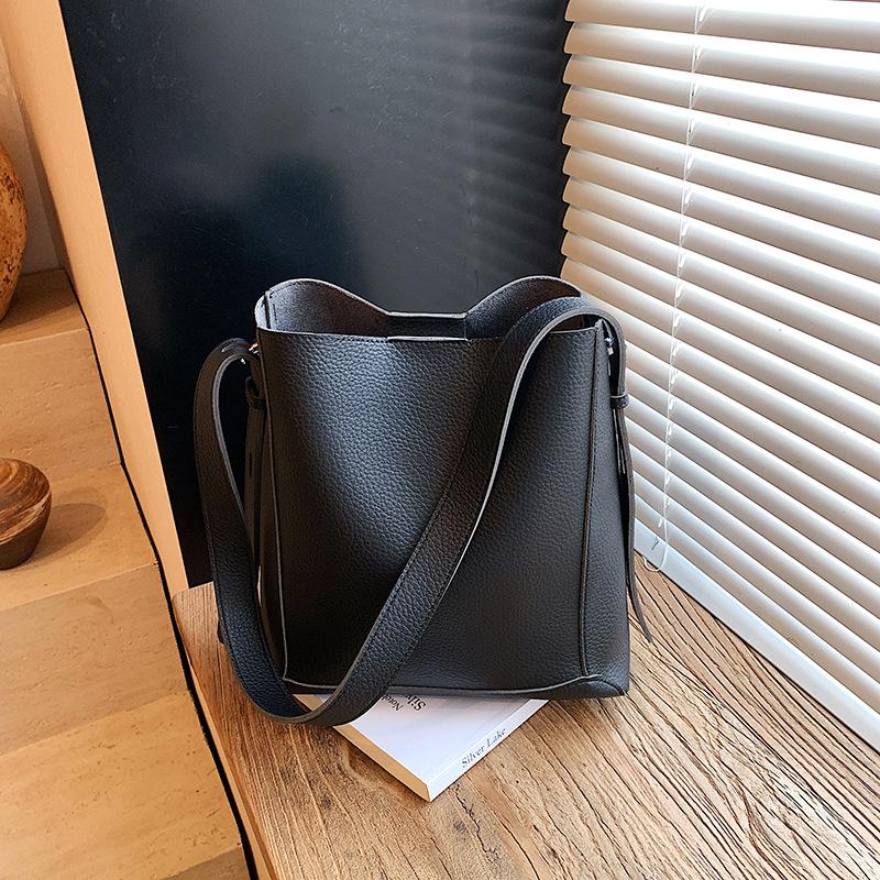 Bags Women's Large-capacity Bucket Bags Retro Handbags Autumn and Winter Mother Bags New Commuter Shoulder Messenger Bags