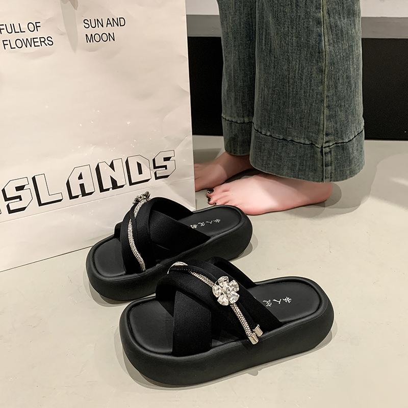 2025 new summer super fire national style beautiful cool slippers women wear fashion high sense thick bottom versatile with skirt