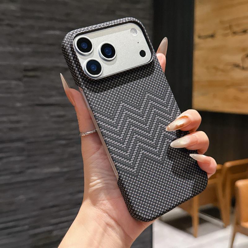 Kevlar Ultra-Thin iPhone 17 Case, Carbon Fiber Texture, Magnetic Charging, Drop-Proof Protection