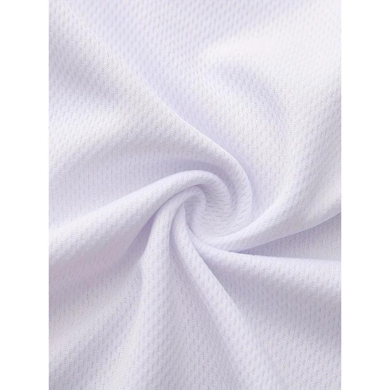 Europäische Größe Herren Dunkelblaues T-Shirt mit Schachfiguren Grafikdesign und Karomuster, Lässiges Outdoor-Taschen-Schwarzhosen-Outfit