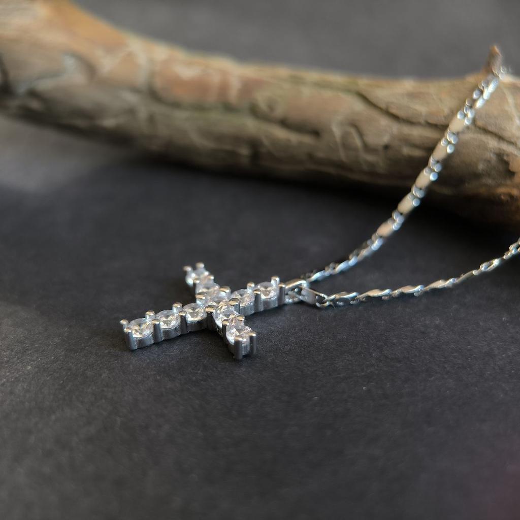 Серебряный крестик с фианитами (2191704)