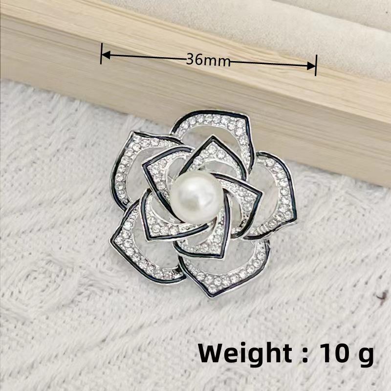 European & American Rhinestone Retro Gypsophila Eight-Pointed Star Brooch for Sweaters & Scarves