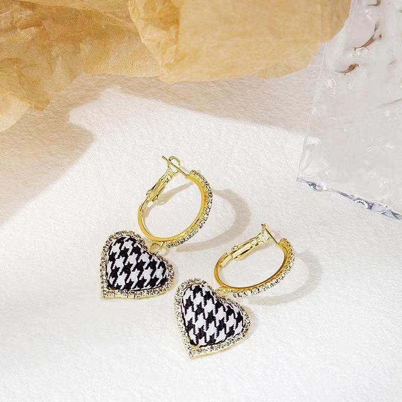 New Heart-Shaped Houndstooth Earrings For Girls Trendy Super Fairy Earrings