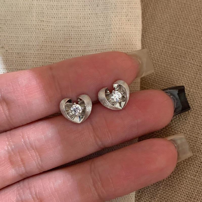 Inspired design inlaid single diamonds brushed heart-shaped earings stud light luxury high-end earrings for women jewelry gifts