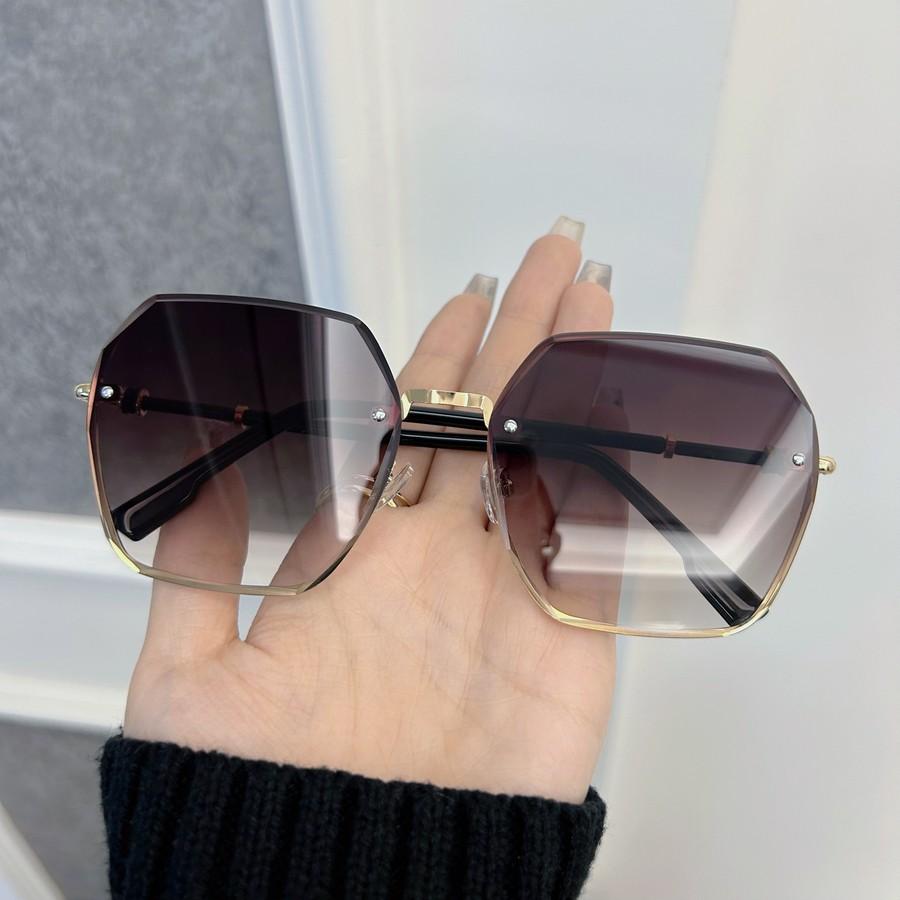 Classic Fashion Sunglasses Women Menshoupai