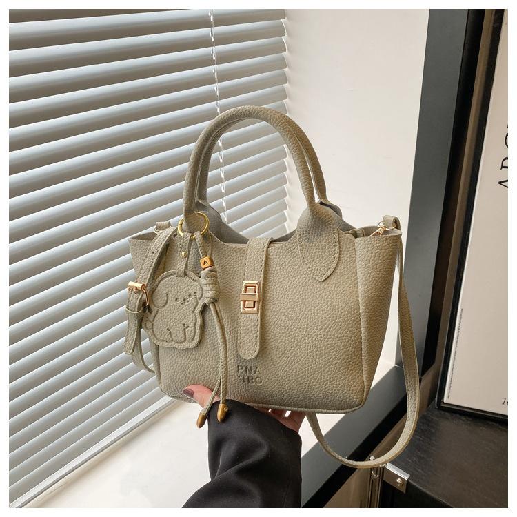 

Premium sense bucket bag women s spring and summer versatile work handbag 2025 new Korean version casual shoulder messenger bag Without pendant