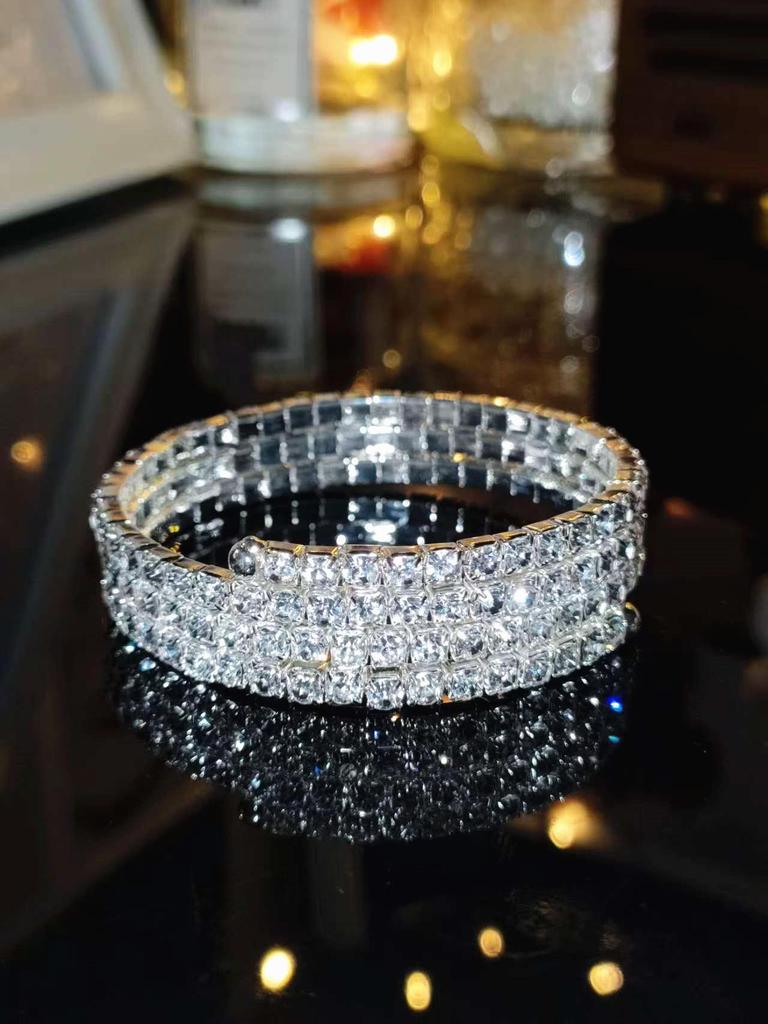 Koreanischer Stil Funkelndes Strass Brautarmreif: Vierreihiges elastisches Kristallarmband