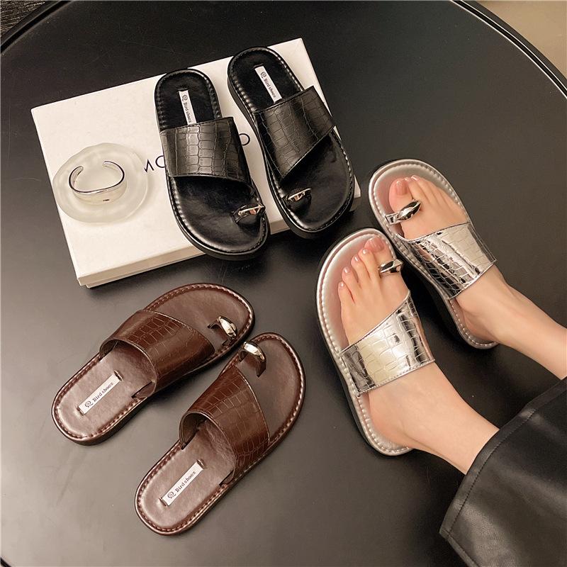 2025 Summer New European Products Personalized Toes European and American Style Flat Bottom Cool Slippers Women Wear Beach Sandals Soft Sole Drag