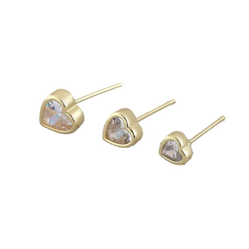 Exquisite Heart-shaped Love Earrings, Elegant and Versatile Accessories. Minimalist and Adorable Ear Studs.