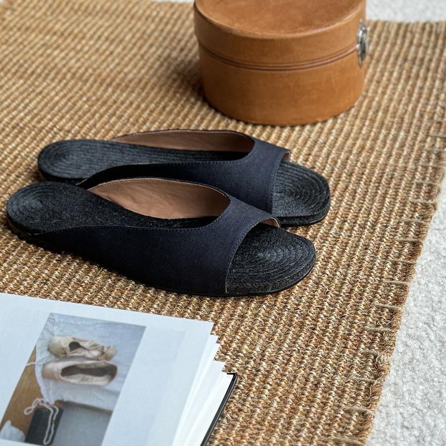 Leather retro straw woven linen flat-bottomed one-word slippers for women to wear summer new fashion vacation beach cool slippers