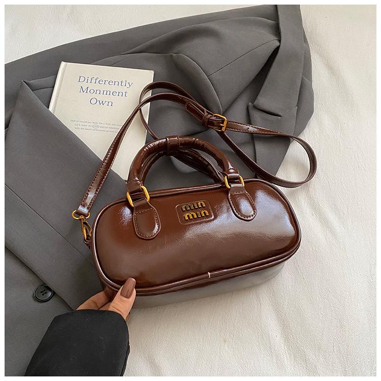 Simple and High-value Small Bag Women's Bag 2025 Autumn New Niche Foreign Style Hand Carry Small Square Bag Commuter Messenger Bag