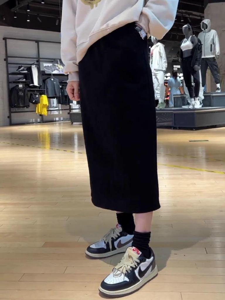 2025 Koreanischer High-Waist Schwarzer A-Linien Schlitzrock für Damen - Slim-Fit & Figurumschmeichelnd für Birnenförmige Körper