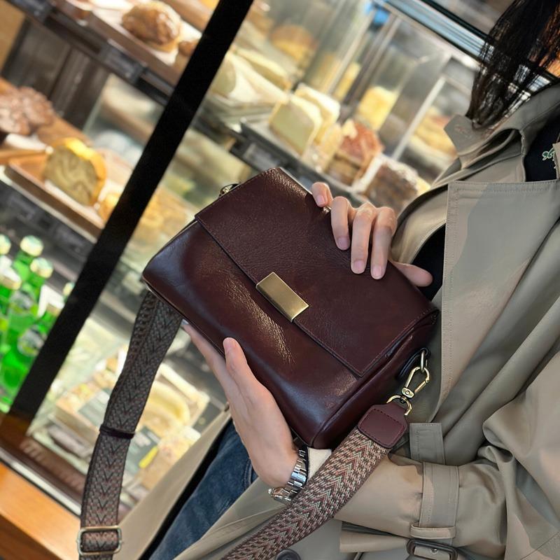 Horní vrstva hovězí kůže Vintage dámská taška Podpaží Dámská móda Crossbody kabelka Vysoce kvalitní textura z pravé kůže Taška přes rameno