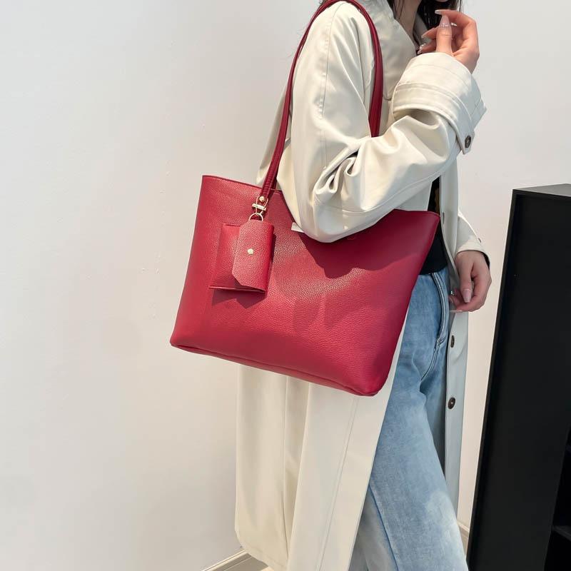Simple and large-capacity tote bag, spring niche new fashion commuter handbag, textured shoulder bag.