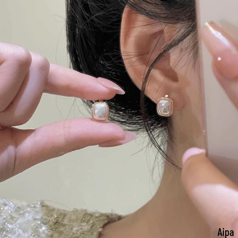 Elegant Copper-Style Pearl Ear Clips: Chic, Luxurious, and On-Trend for Women