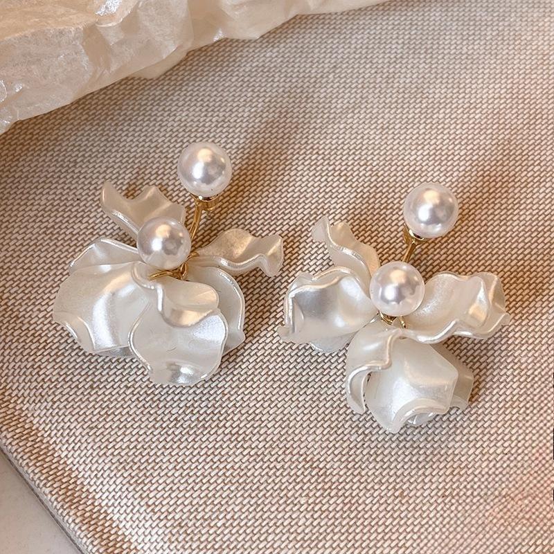 French White Petal Pearl Earrings Temperament Light Luxury Niche High Sense Elegant Versatile Earrings