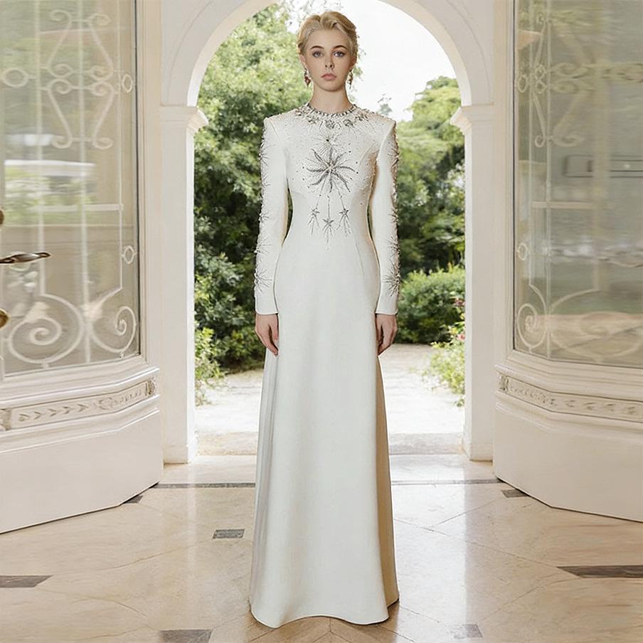 Elegante Vestido de Noite Longo 2026 com Bordados e Pedras Strass