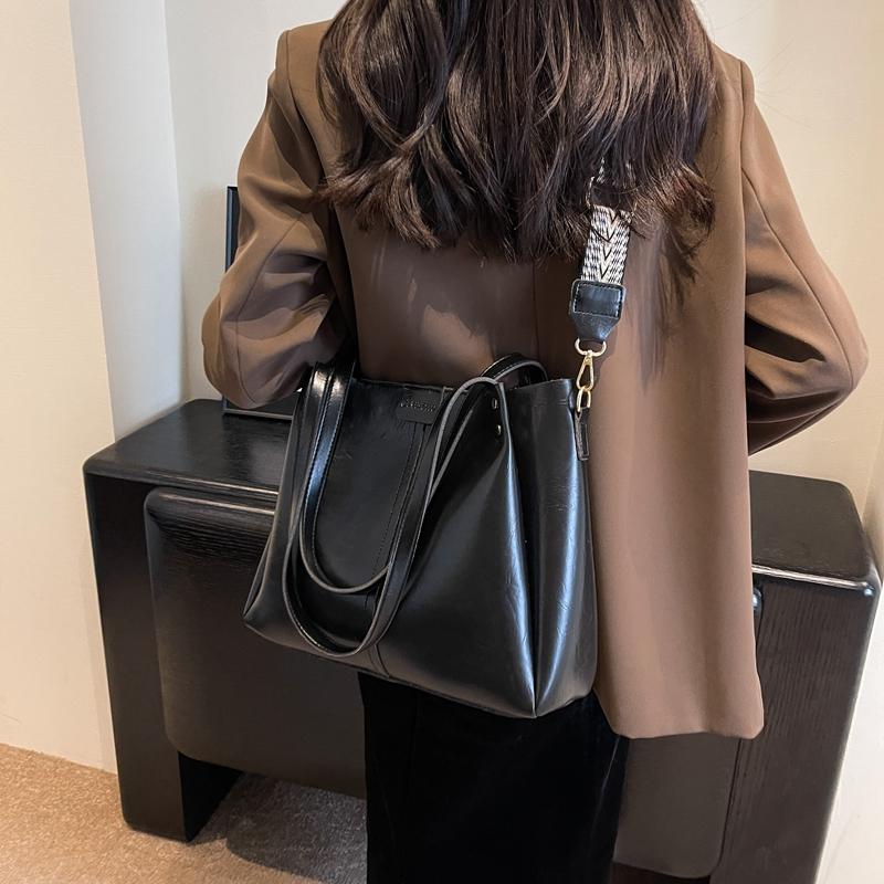 Dámská velkokapacitní kabelka přes rameno přes rameno